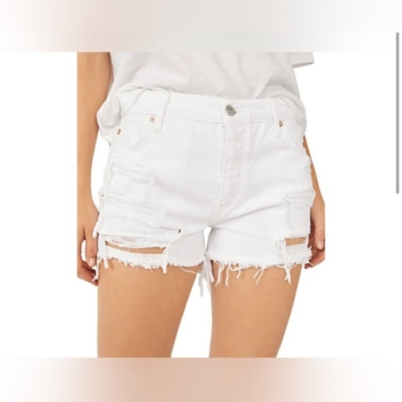 Free People Maggie Distressed frayed ripped jeans Shorts Optic White Size 25 new - Picture 2 of 3